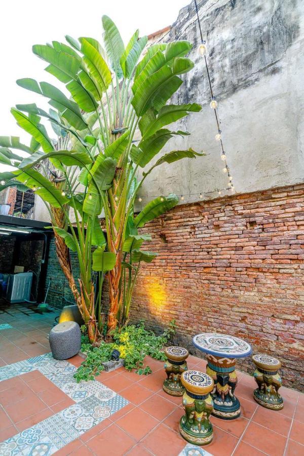 Local Backpacker Hostel Tainan Exterior foto